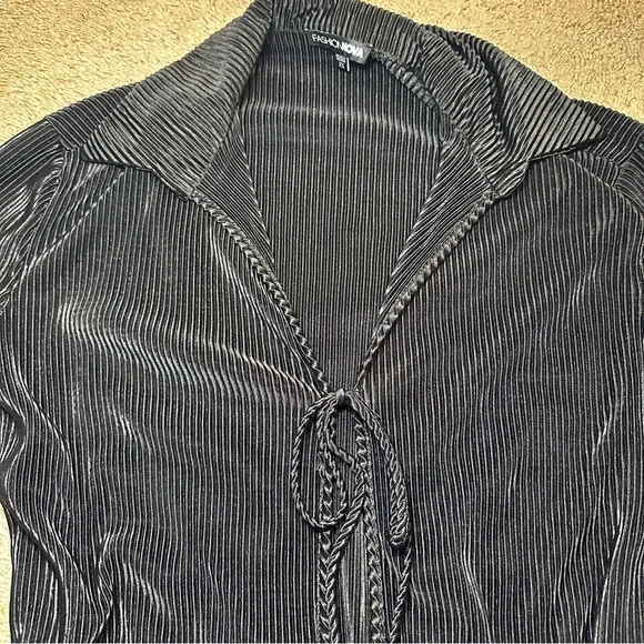 EUC Tie-Front Blouse Top - Picture 2 of 4